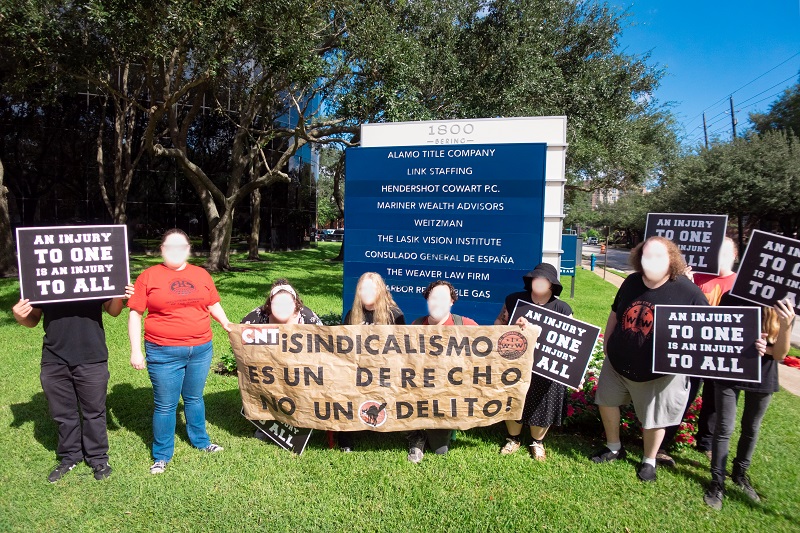 16 de septiembre 2022: El piquete solidario de Houston IWW  frente al consulado español. 